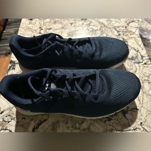 Under Armour Navy blue tennis shoes
